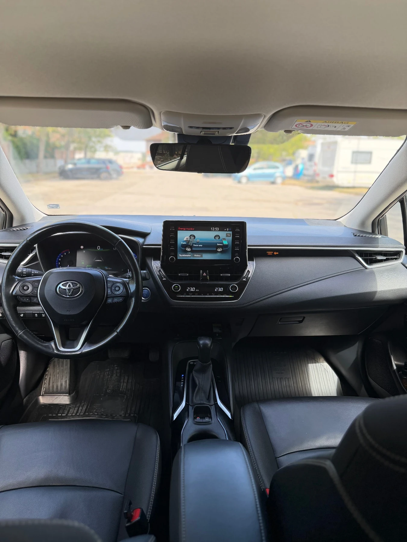 Toyota Corolla 1.8 Hybrid Luxury 89х.км. Първи собственик!, снимка 7 - Автомобили и джипове - 56138547