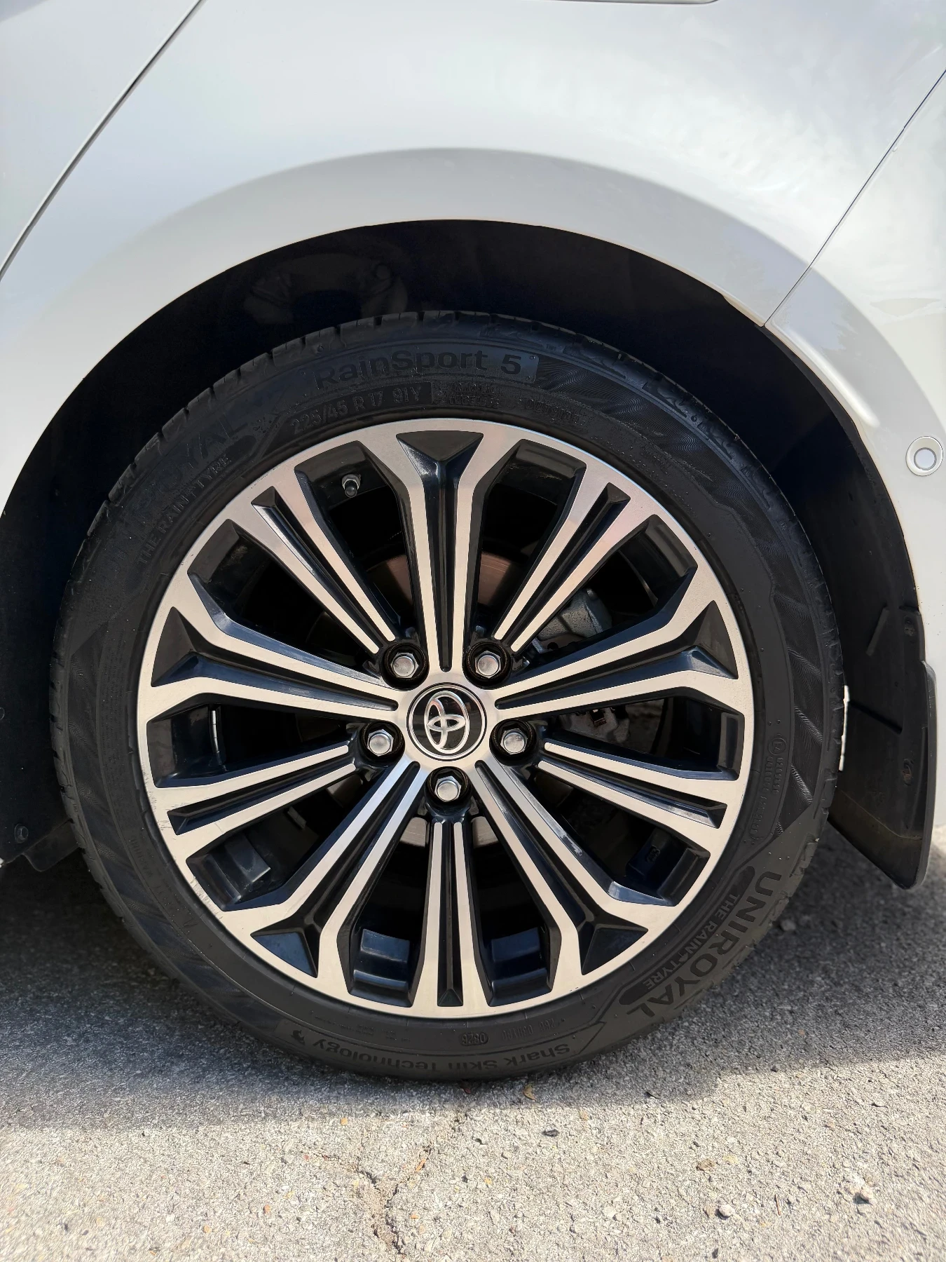Toyota Corolla 1.8 Hybrid Luxury 89х.км. Първи собственик!, снимка 16 - Автомобили и джипове - 56138547
