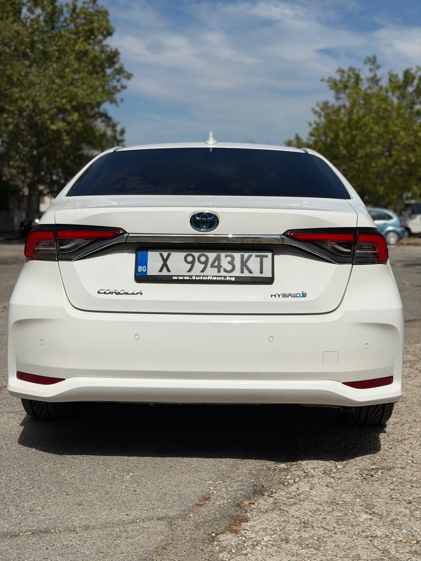 Toyota Corolla 1.8 Hybrid Luxury 89х.км. Първи собственик!, снимка 6 - Автомобили и джипове - 56138547