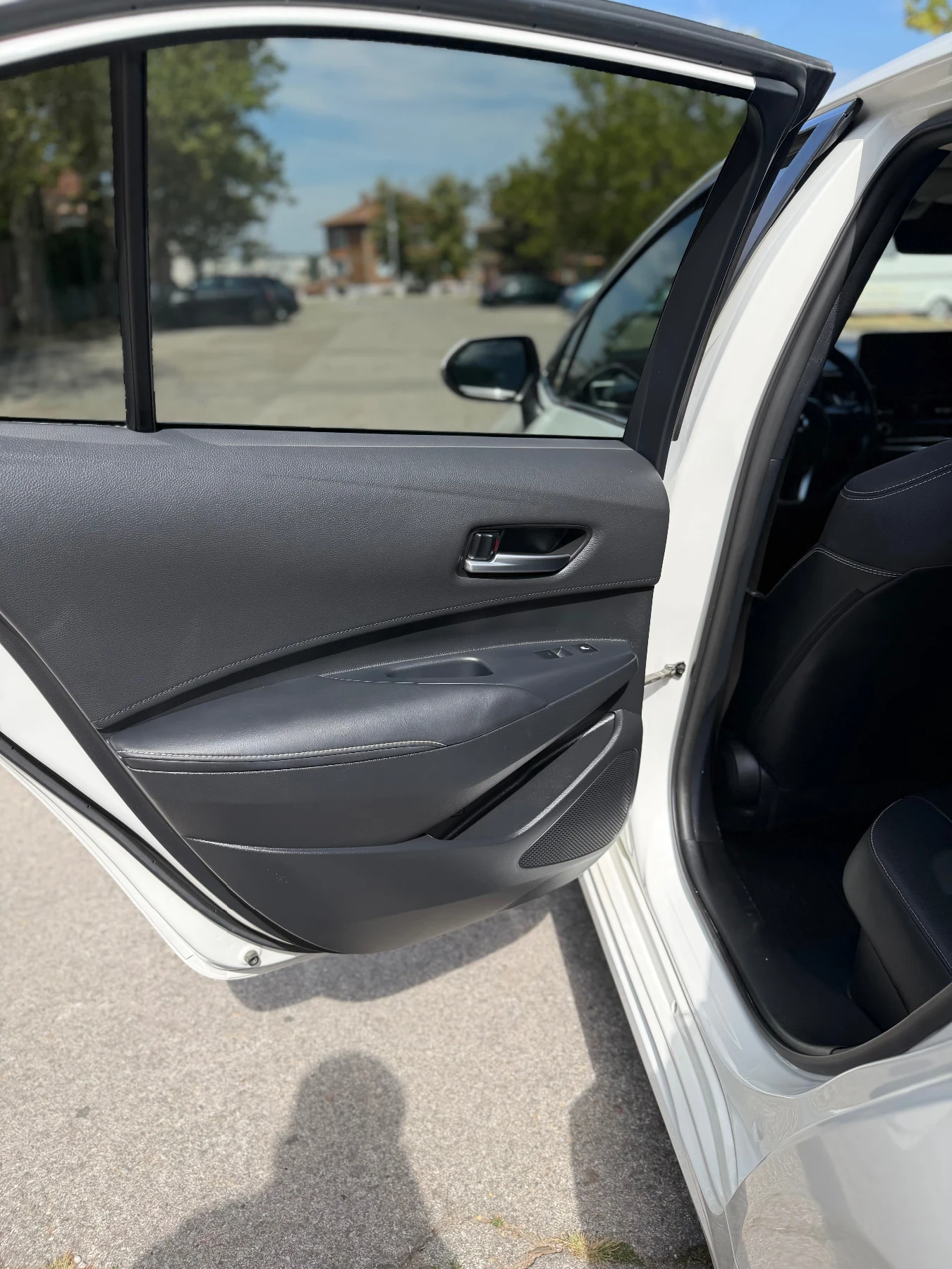 Toyota Corolla 1.8 Hybrid Luxury 89х.км. Първи собственик!, снимка 11 - Автомобили и джипове - 56138547