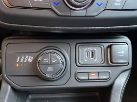 Jeep Renegade NORTH STAR 1.3 PHEV Petrol 240 HP AT6 4xe, снимка 12