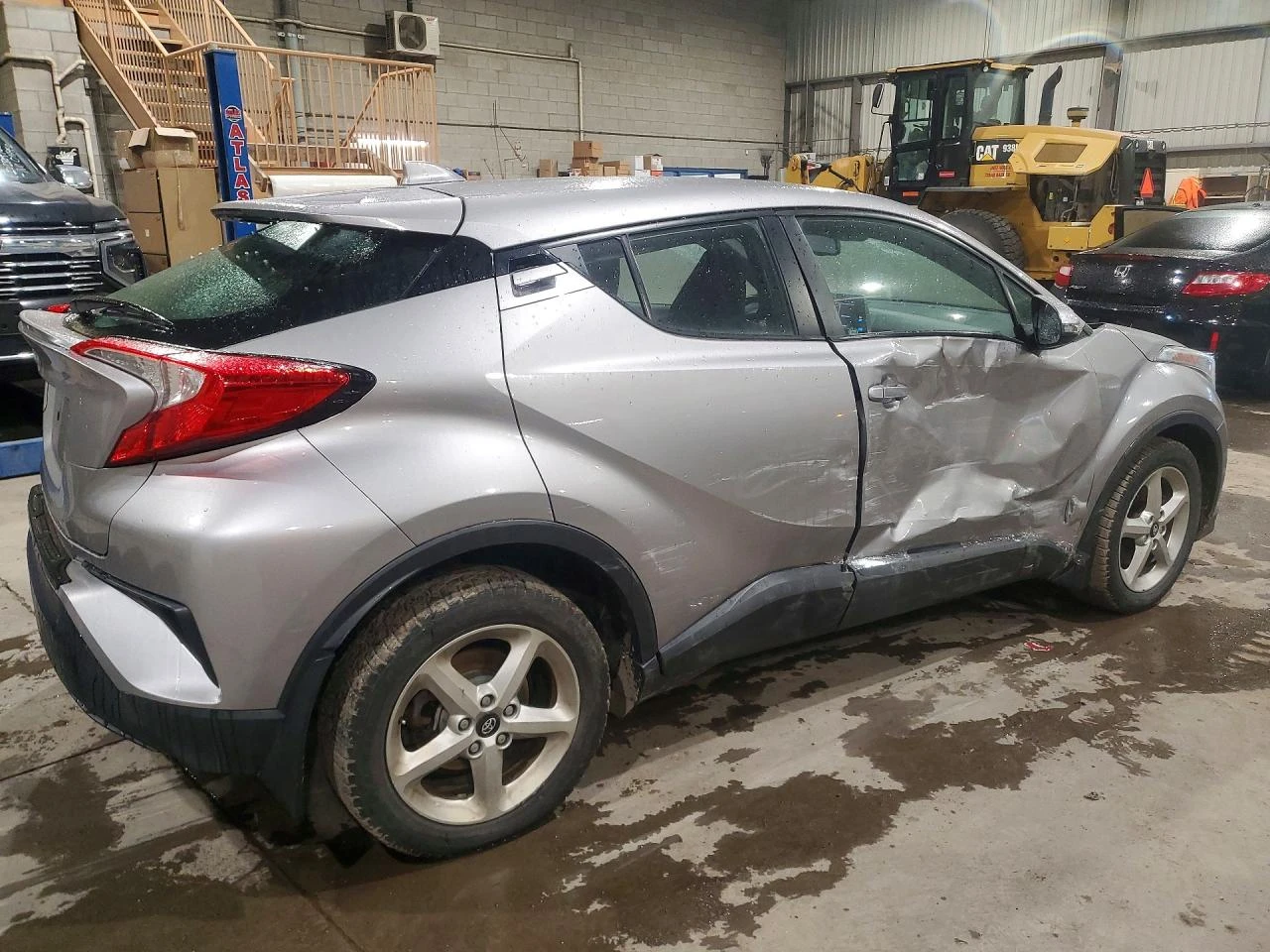 Toyota C-HR XLE FWD, снимка 3 - Автомобили и джипове - 53912600