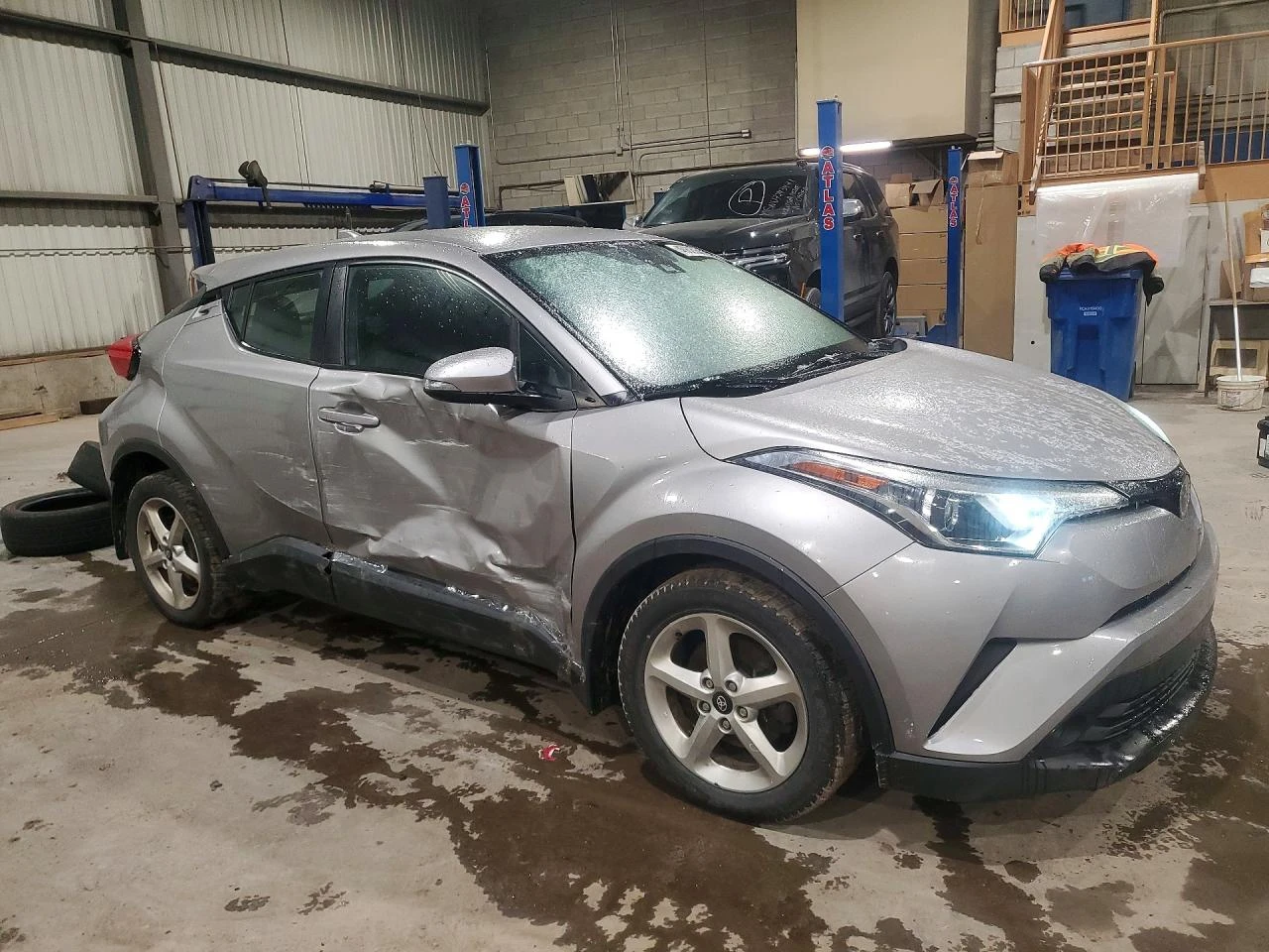Toyota C-HR XLE FWD, снимка 4 - Автомобили и джипове - 53912600