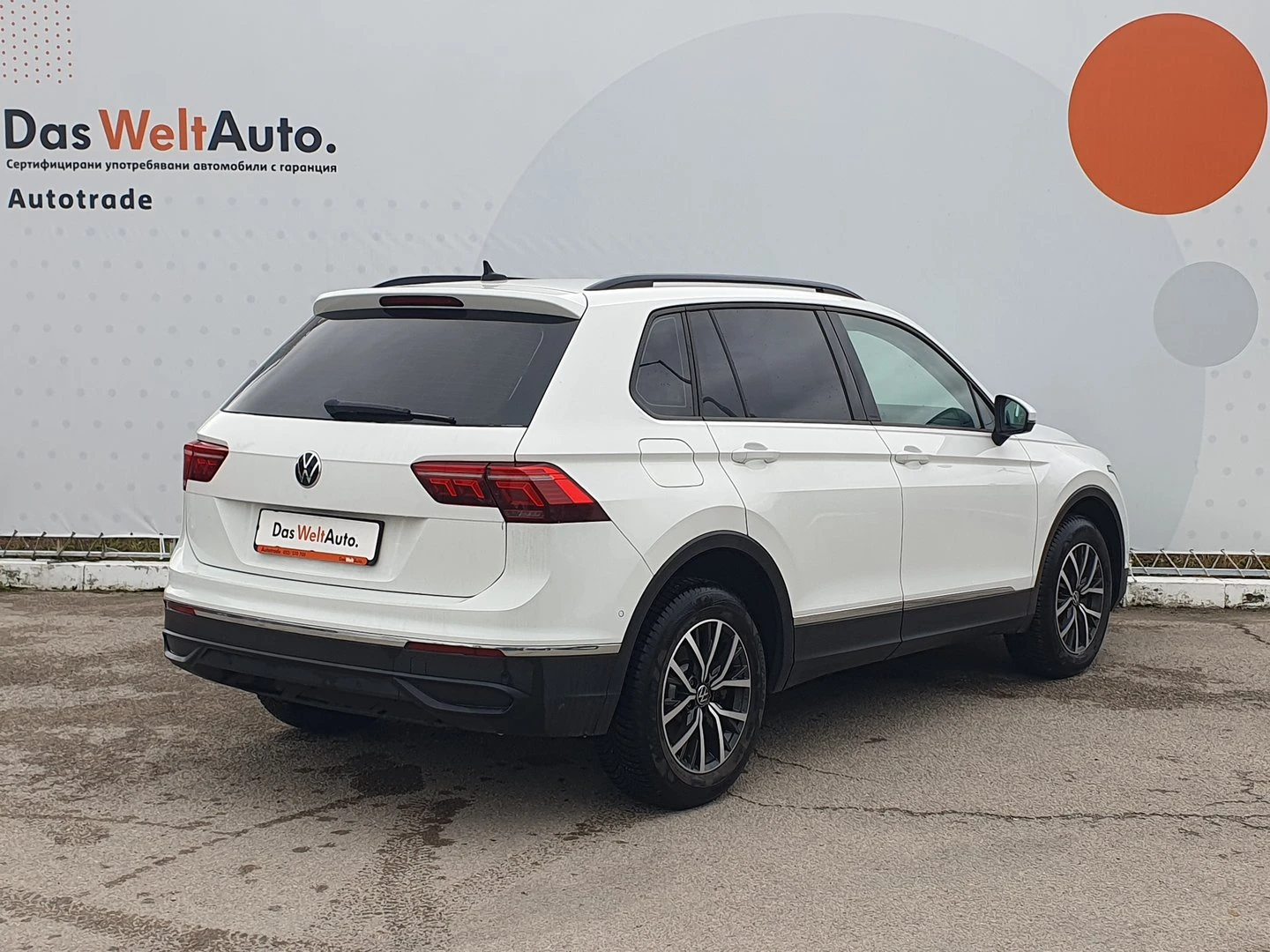 VW Tiguan, снимка 3 - Автомобили и джипове - 54021865