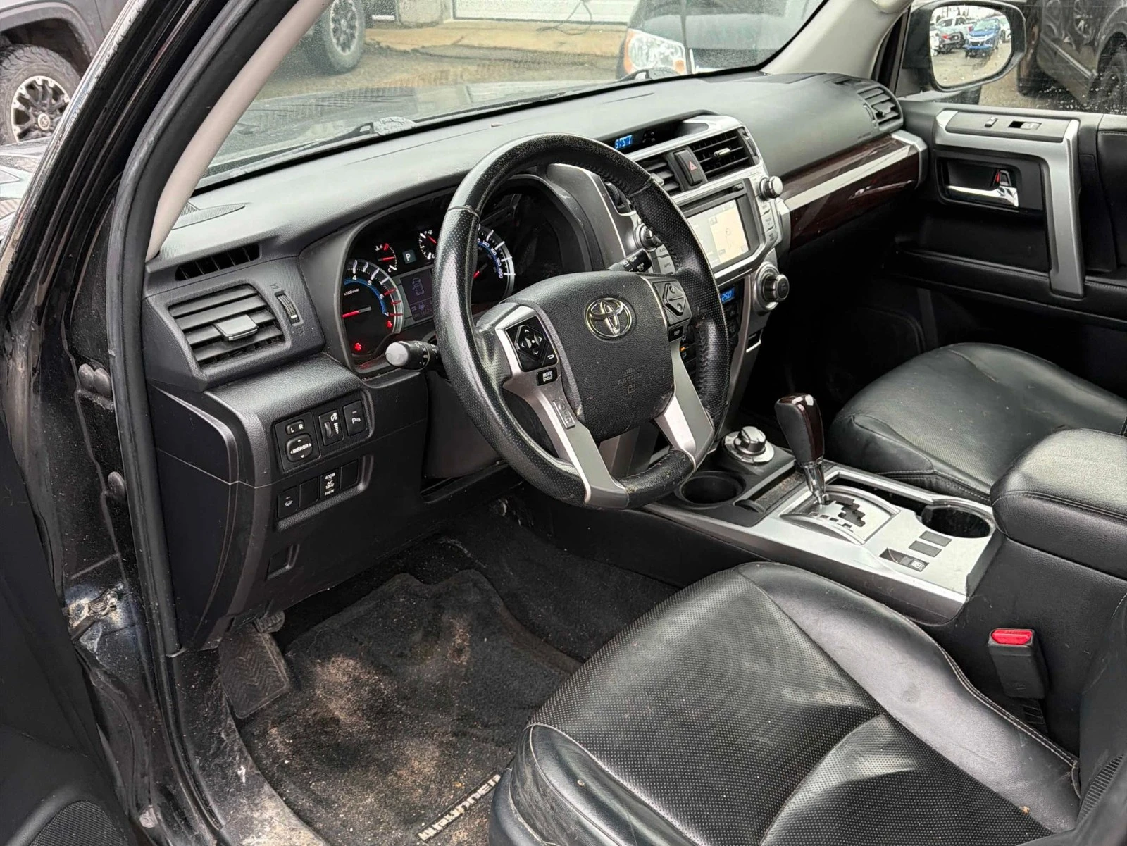 Toyota 4runner SR5 С регистрация + обслужване, снимка 7 - Автомобили и джипове - 54111410