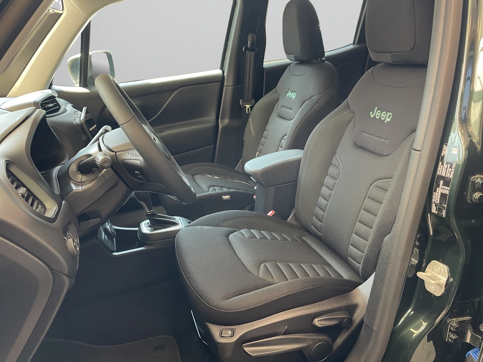 Jeep Renegade NORTH STAR 1.3 PHEV Petrol 240 HP AT6 4xe, снимка 13 - Автомобили и джипове - 54193869