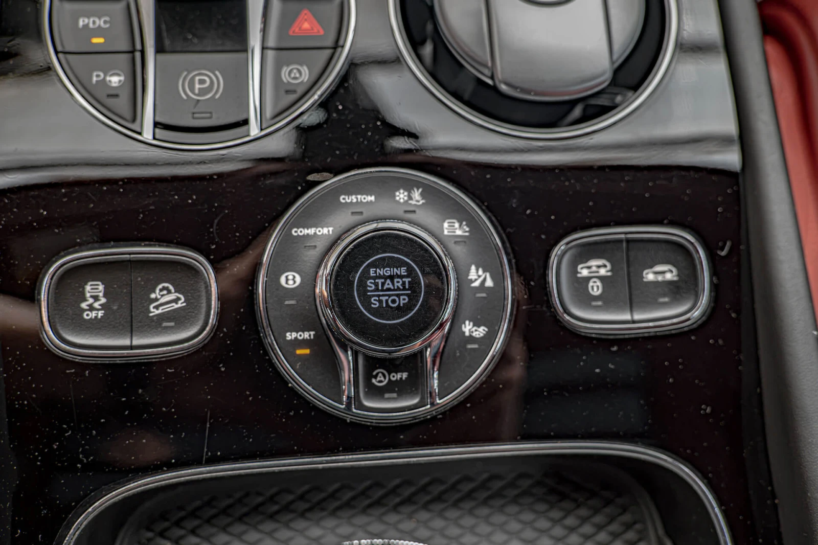 Bentley Bentayga 6.0TSI W12/Luxury Edition/Камера 360/Обдухване/Amb, снимка 13 - Автомобили и джипове - 55320024
