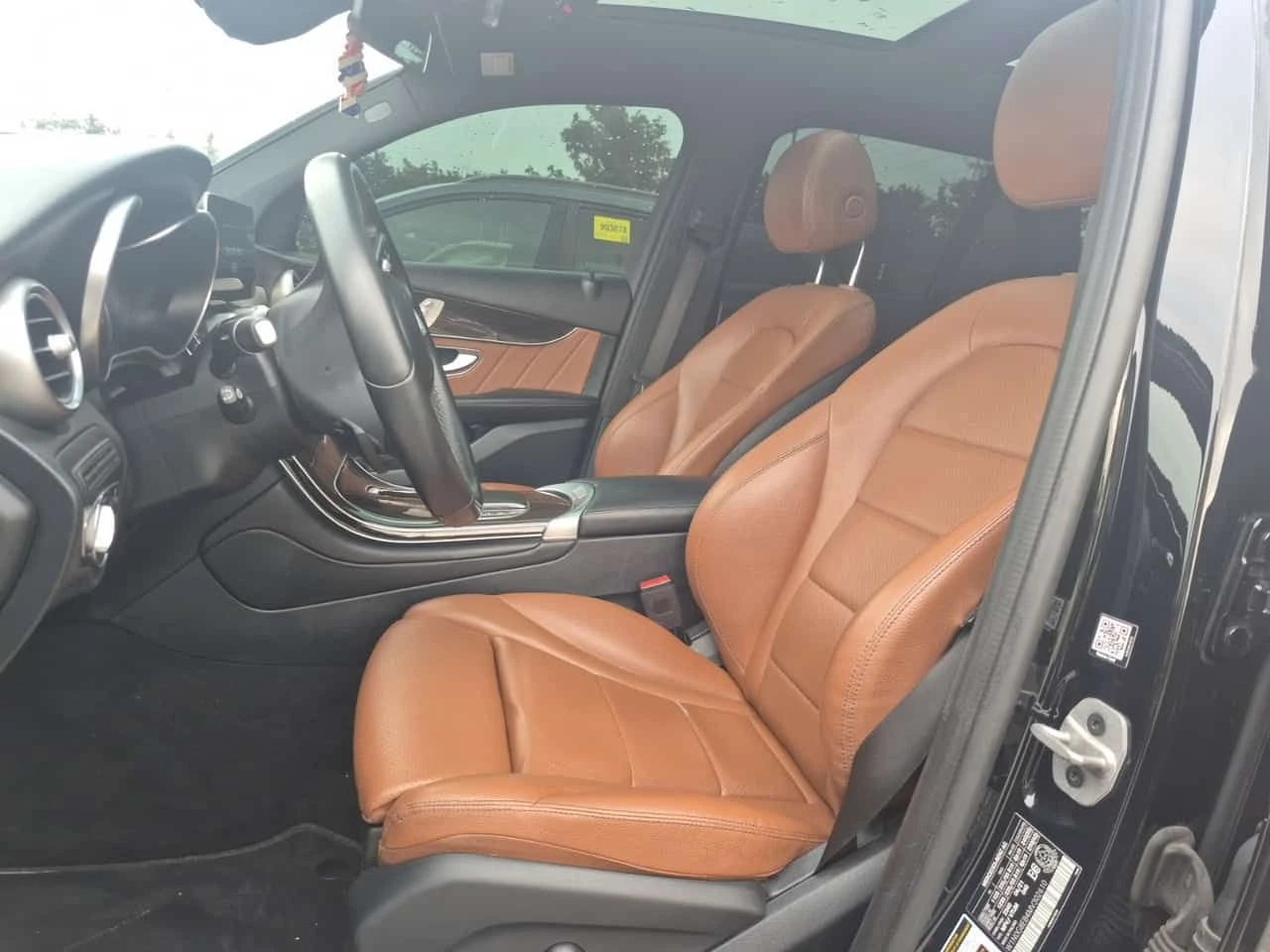 Mercedes-Benz GLC 300 АМГ ПАКЕТ/CARFAX/КАФЯВ САЛОН/ЛЕНТИ/ПАНО/360/, снимка 5 - Автомобили и джипове - 55534886