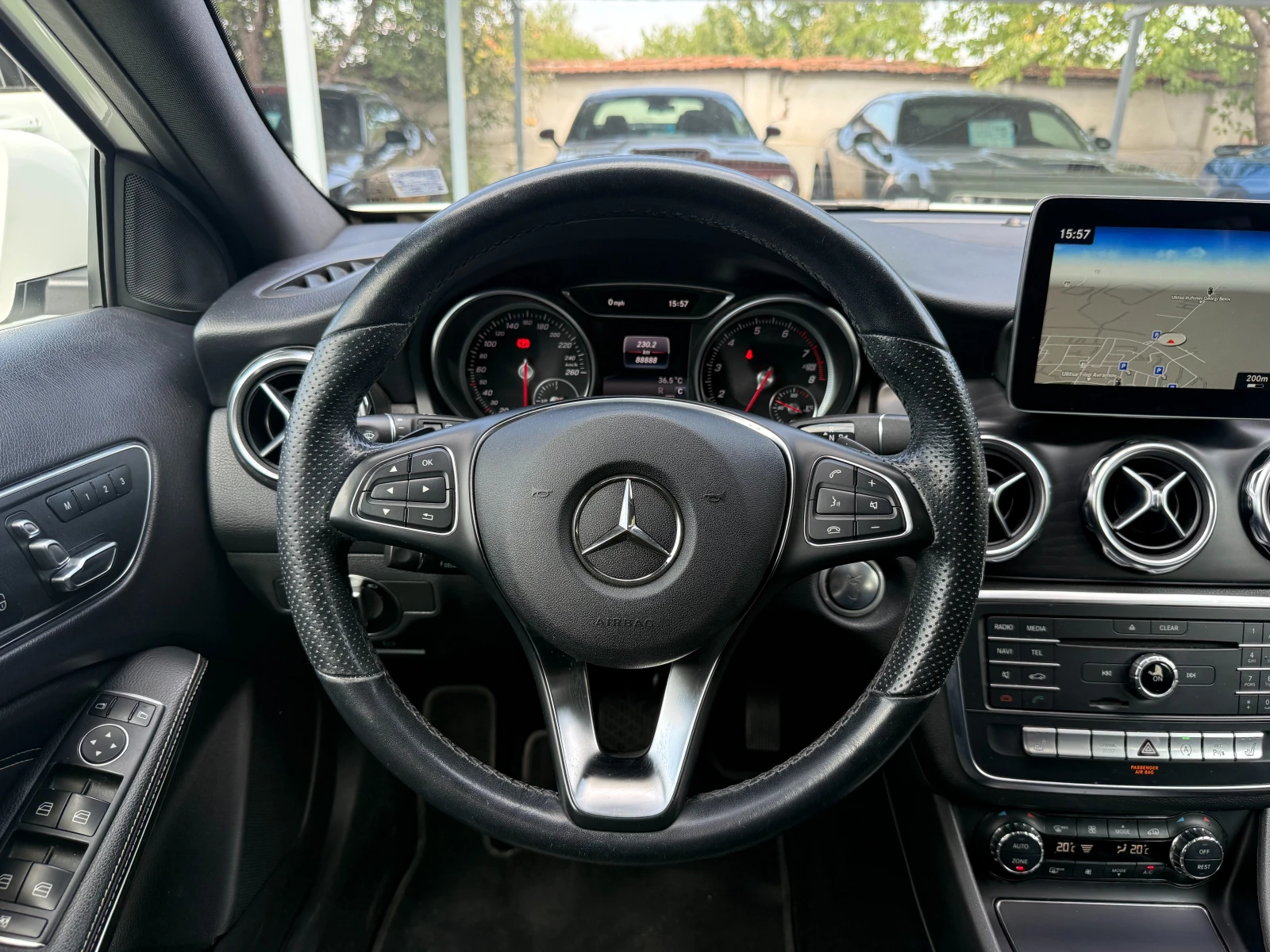 Mercedes-Benz GLA 250 4MATIC, AMG-LINE, снимка 11 - Автомобили и джипове - 55781624