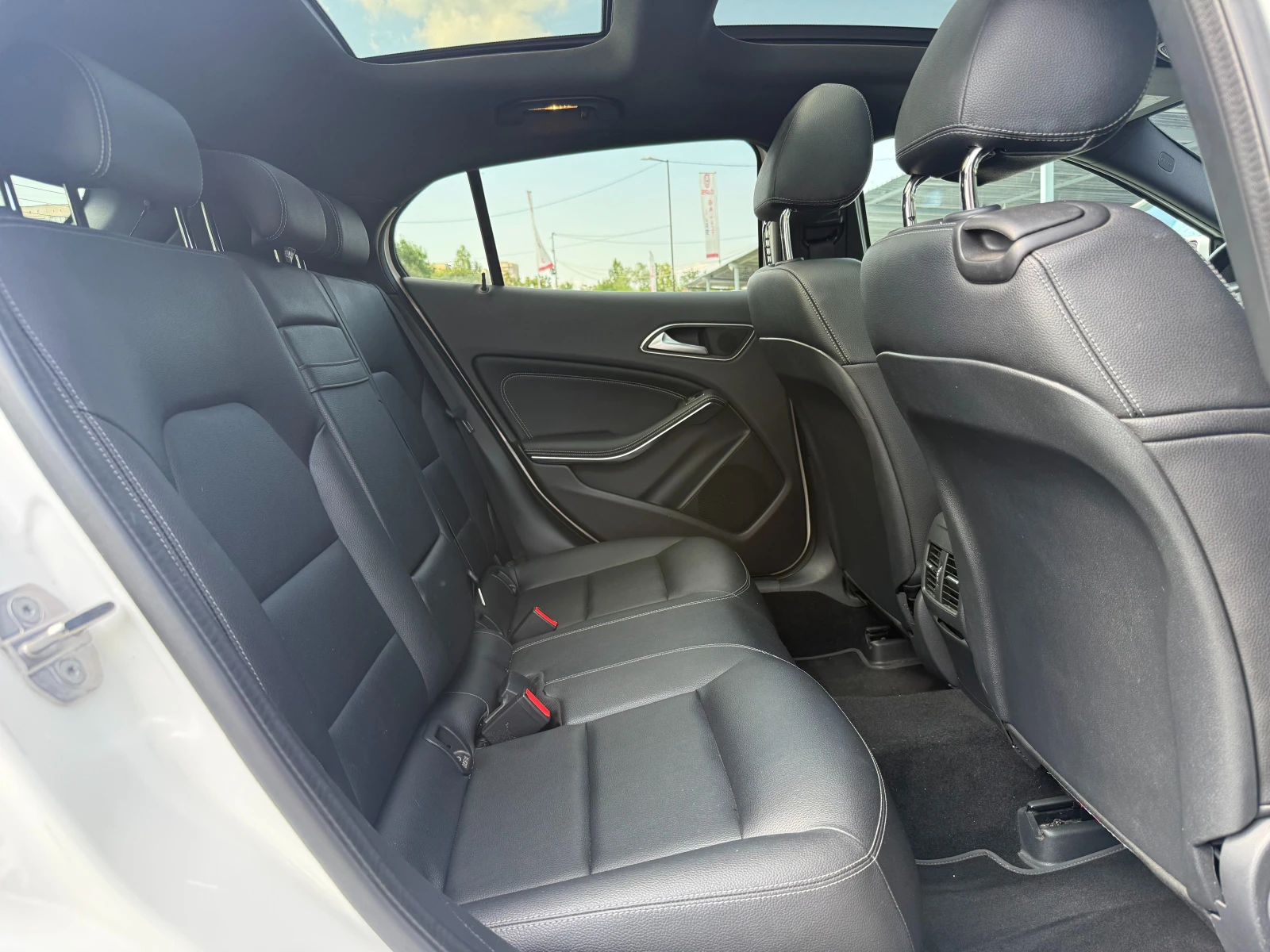Mercedes-Benz GLA 250 4MATIC, AMG-LINE, снимка 10 - Автомобили и джипове - 55781624