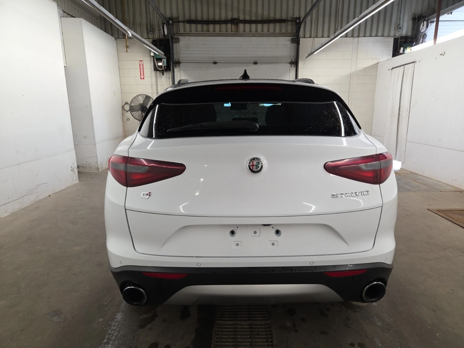Alfa Romeo Stelvio  TI / DISTRONIC / PANO / 2 КЛЮЧА , снимка 5 - Автомобили и джипове - 56103343