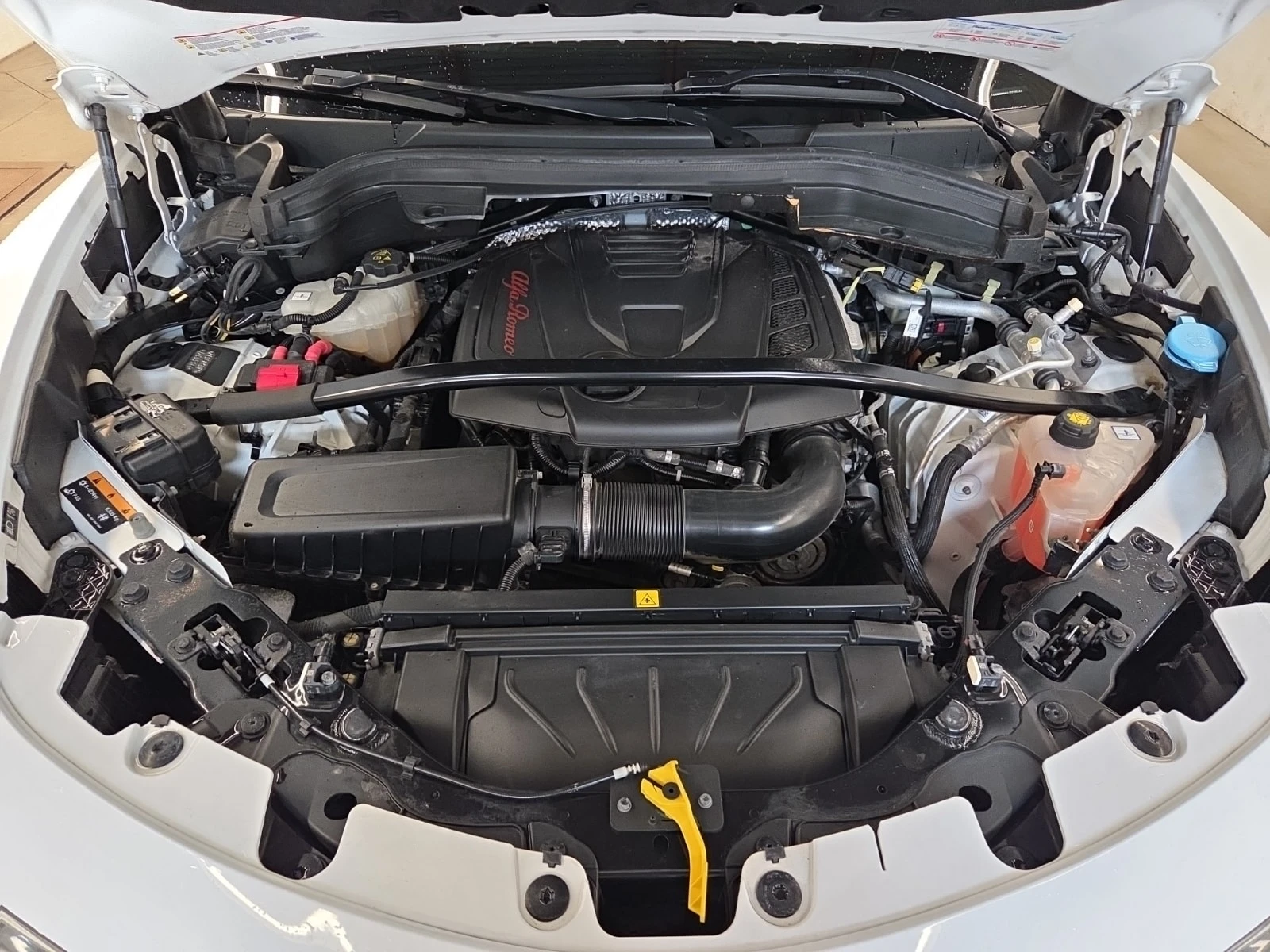 Alfa Romeo Stelvio  TI / DISTRONIC / PANO / 2 КЛЮЧА , снимка 16 - Автомобили и джипове - 56103343