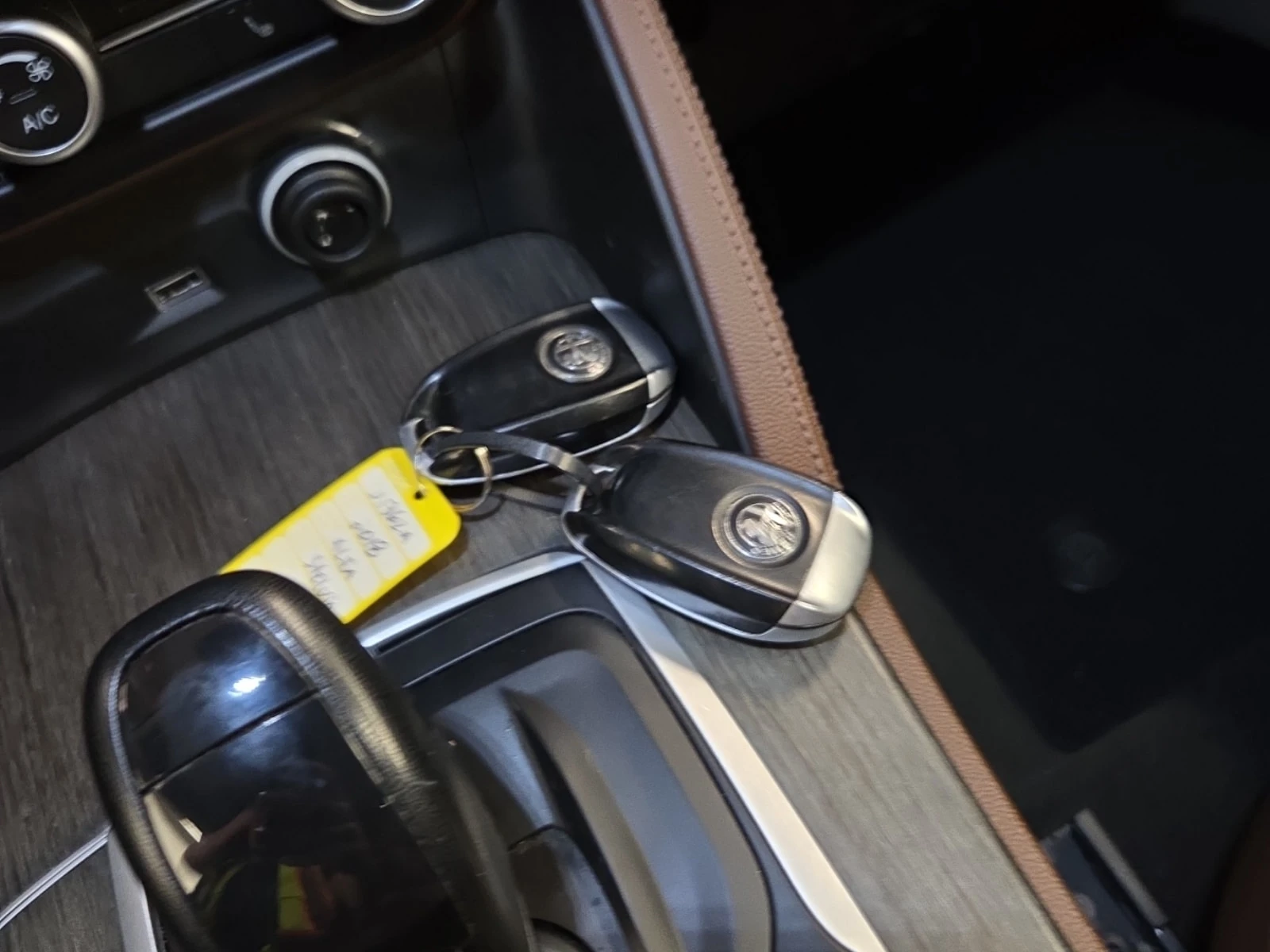 Alfa Romeo Stelvio  TI / DISTRONIC / PANO / 2 КЛЮЧА , снимка 9 - Автомобили и джипове - 56103343