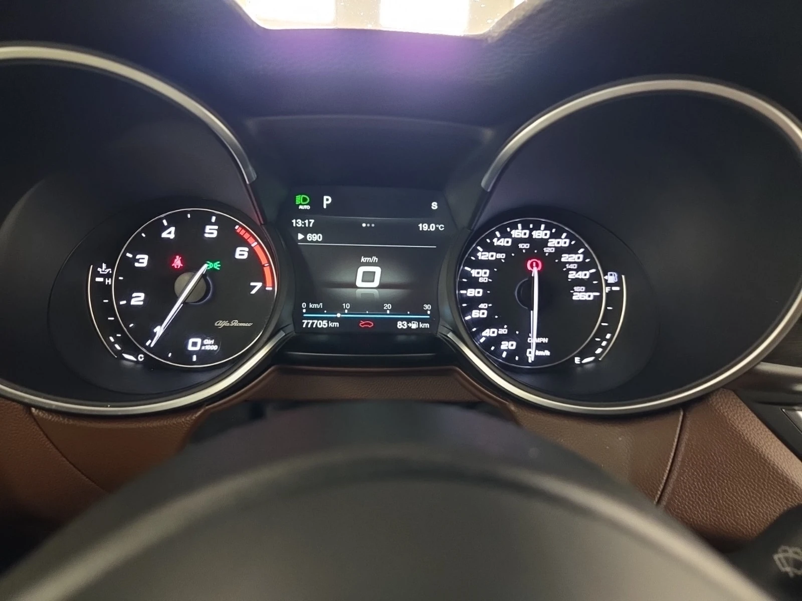 Alfa Romeo Stelvio  TI / DISTRONIC / PANO / 2 КЛЮЧА , снимка 12 - Автомобили и джипове - 56103343