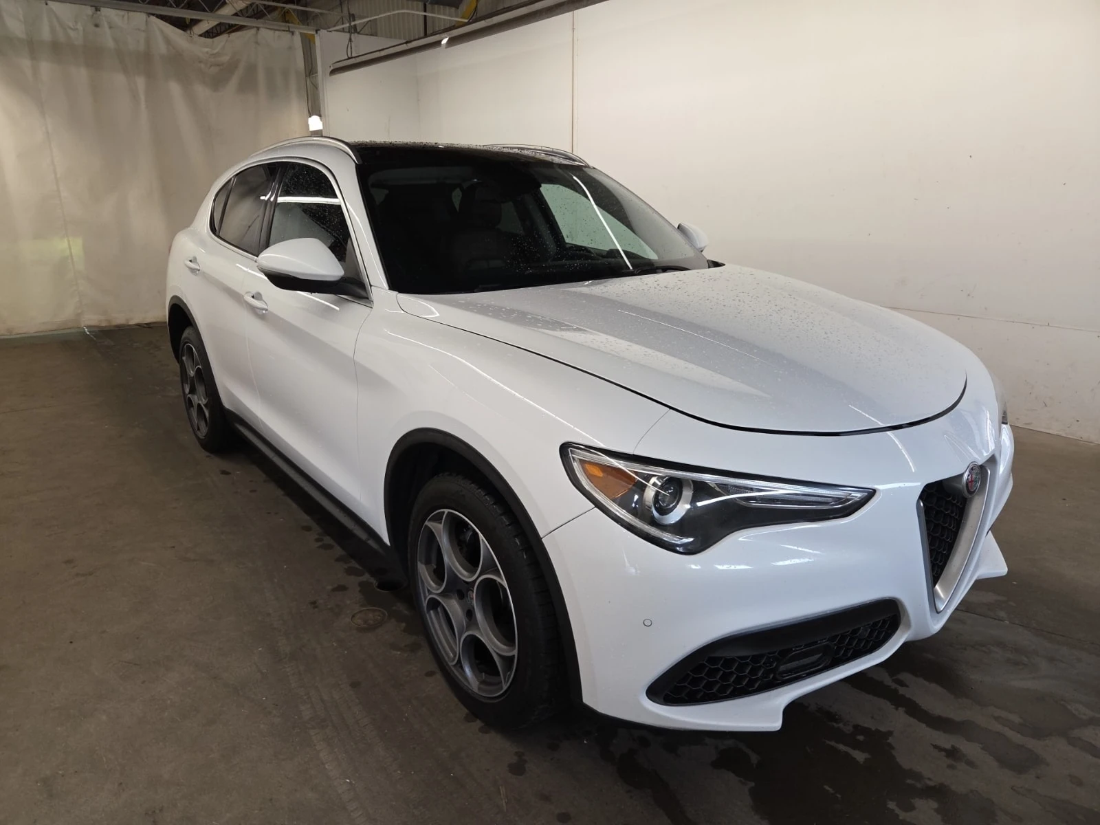 Alfa Romeo Stelvio  TI / DISTRONIC / PANO / 2 КЛЮЧА , снимка 2 - Автомобили и джипове - 56103343