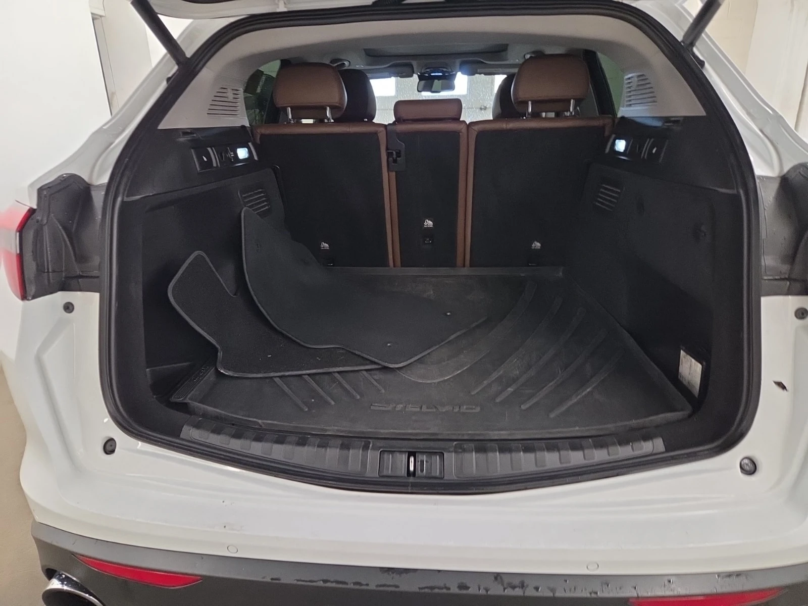 Alfa Romeo Stelvio  TI / DISTRONIC / PANO / 2 КЛЮЧА , снимка 6 - Автомобили и джипове - 56103343