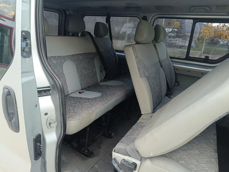 Renault Trafic 2.5tdci MAXXI LANG 9 места, снимка 8 - Бусове и автобуси - 52383355