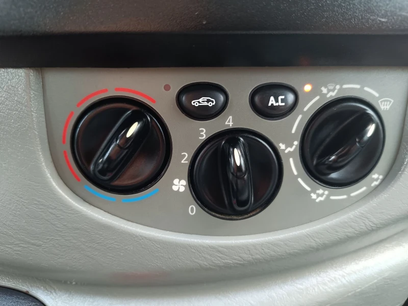 Renault Trafic 2.5tdci MAXXI LANG 9 места, снимка 12 - Бусове и автобуси - 52383355