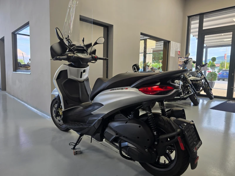 Piaggio Beverly 300ie, HPE, ABS-ASR, 2021г., снимка 4 - Мотоциклети и мототехника - 50560296