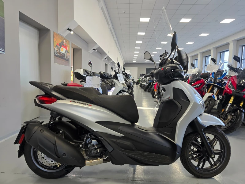 Piaggio Beverly 300ie, HPE, ABS-ASR, 2021г., снимка 2 - Мотоциклети и мототехника - 50560296