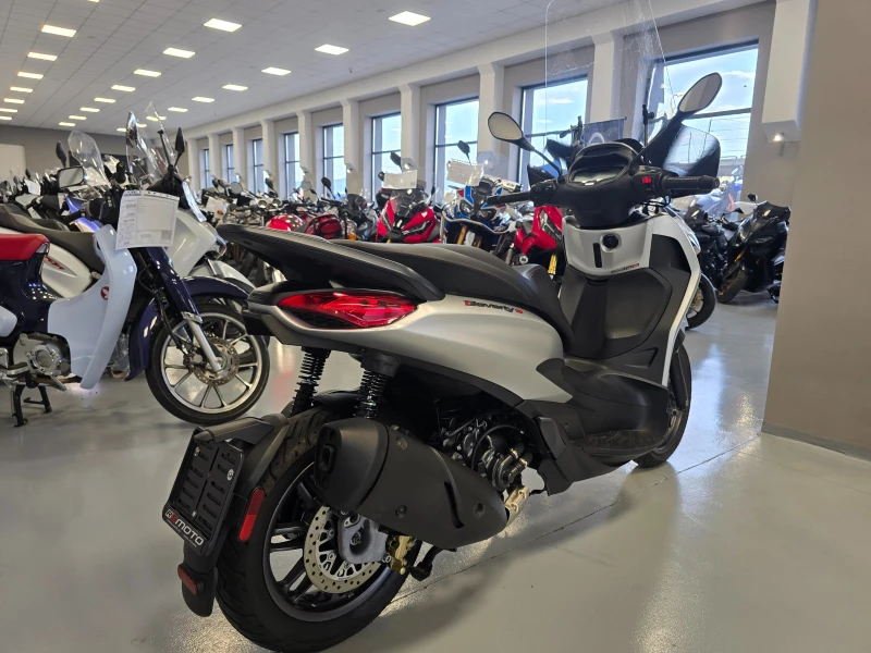 Piaggio Beverly 300ie, HPE, ABS-ASR, 2021г., снимка 3 - Мотоциклети и мототехника - 50560296