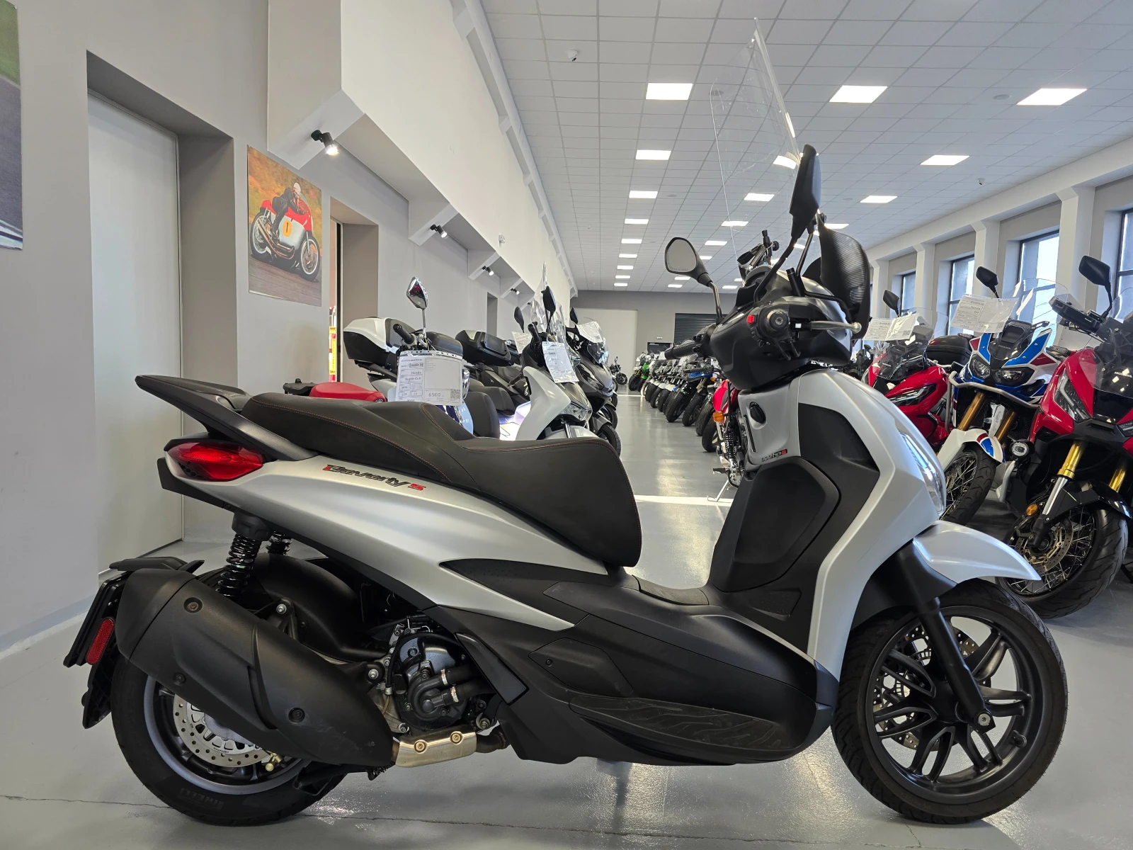 Piaggio Beverly 300ie, HPE, ABS-ASR, 2021г. - изображение 2