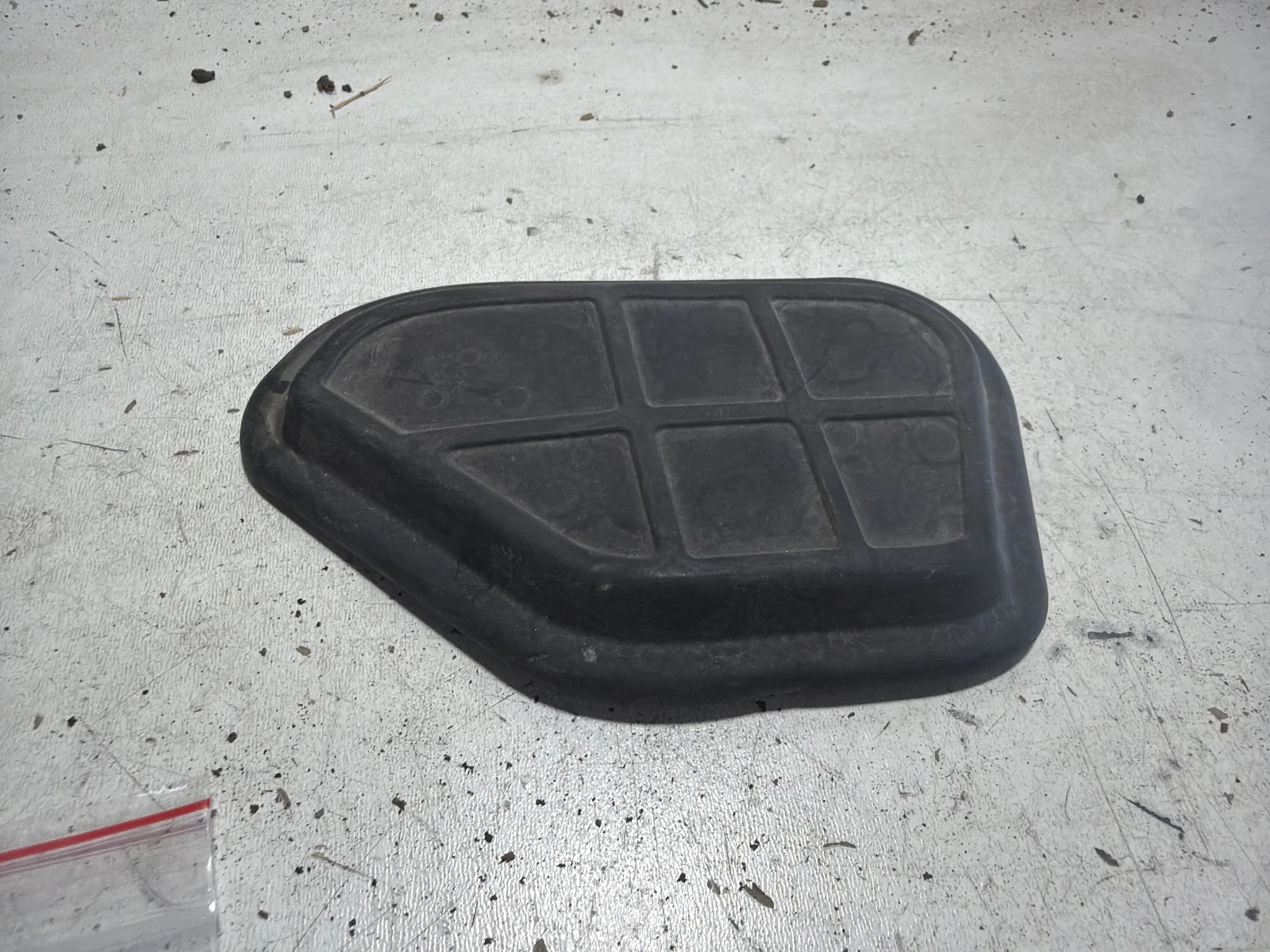 капачка бомбе 8K0803593 лява  Audi A4