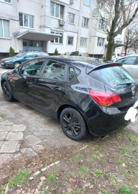 Opel Astra 1.7 CDTI, снимка 4 - Автомобили и джипове - 43500277
