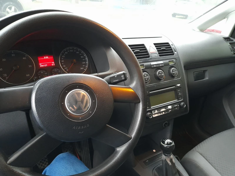 VW Touran, снимка 3 - Автомобили и джипове - 47475746