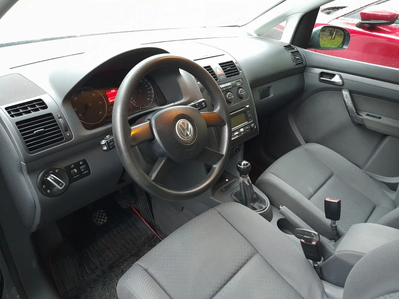 VW Touran, снимка 4 - Автомобили и джипове - 47475746