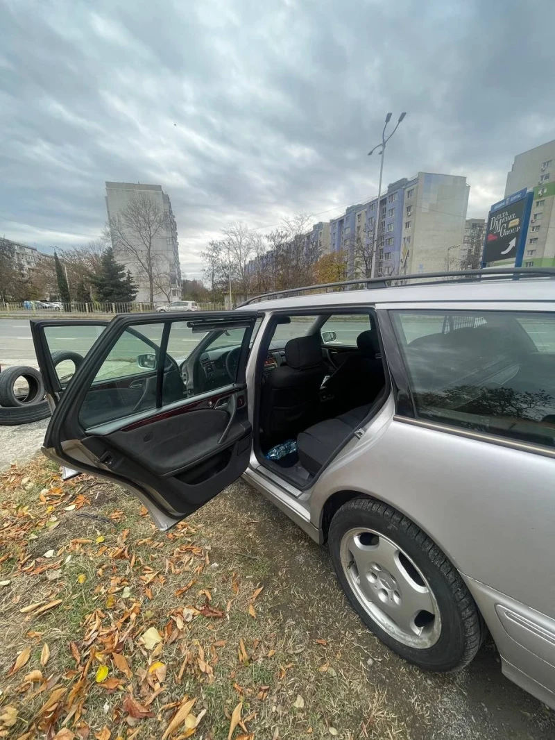 Mercedes-Benz E 270, снимка 12 - Автомобили и джипове - 48311665