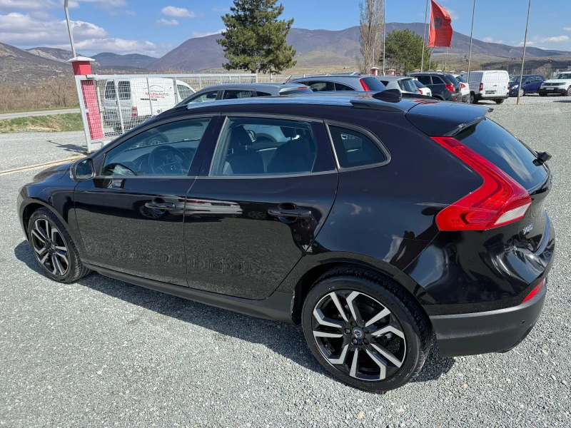 Volvo V40 (KATO НОВА), снимка 9 - Автомобили и джипове - 49559378