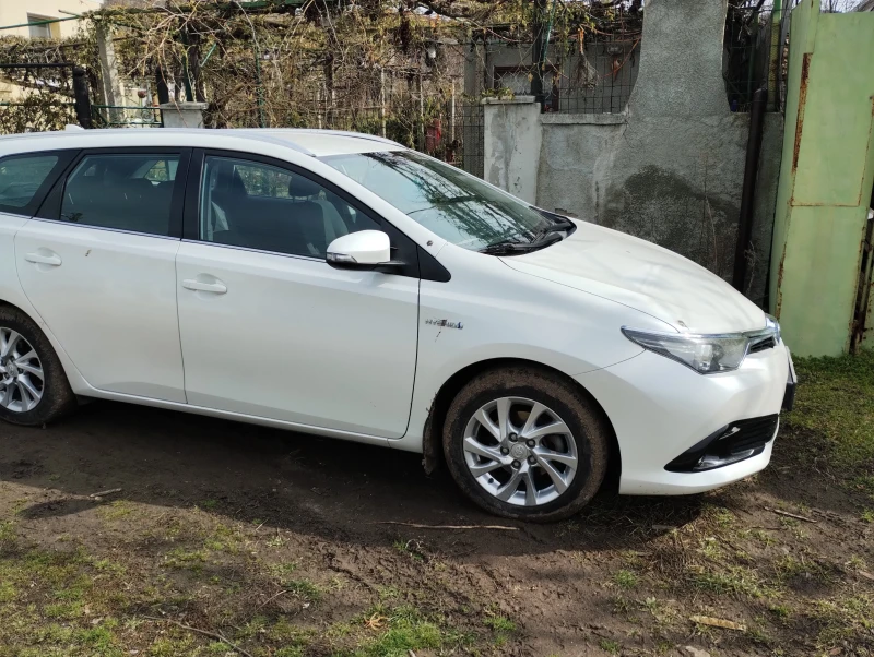 Toyota Auris, снимка 2 - Автомобили и джипове - 52241966