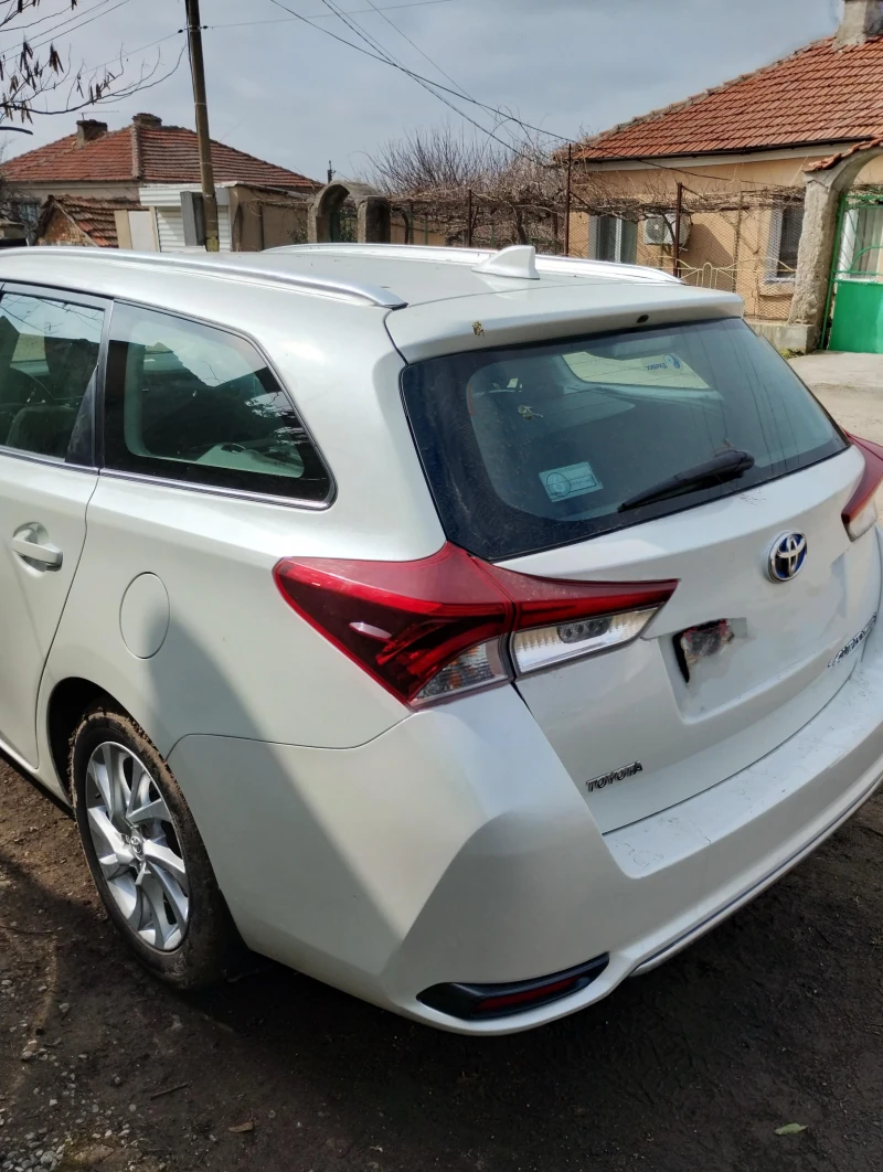 Toyota Auris, снимка 5 - Автомобили и джипове - 52241966