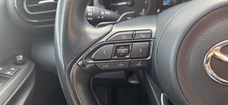 Toyota Yaris ГАРАНЦИЯ 05.2031г., снимка 12 - Автомобили и джипове - 52731225