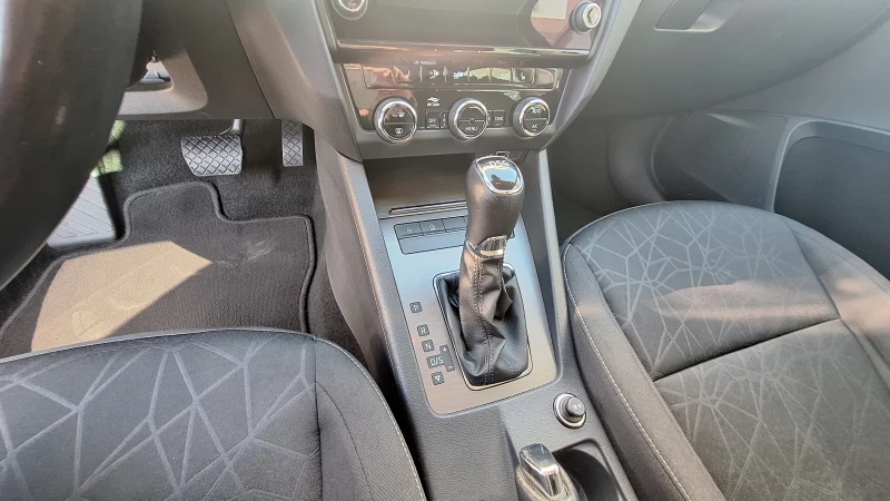 Skoda Octavia 1.8 TSI, снимка 11 - Автомобили и джипове - 53128480