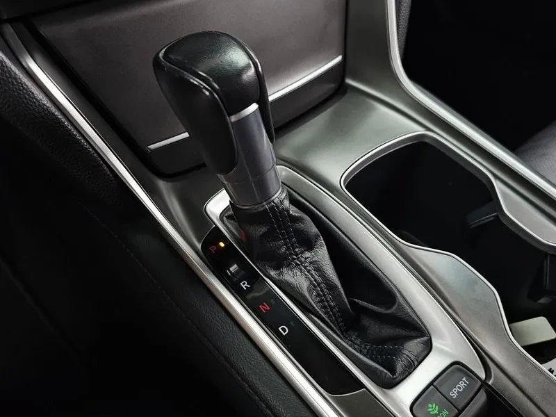 Honda Accord 1.5T Бензин, снимка 8 - Автомобили и джипове - 55476832