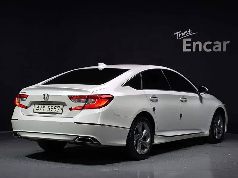 Honda Accord 1.5T Бензин, снимка 2 - Автомобили и джипове - 55476832