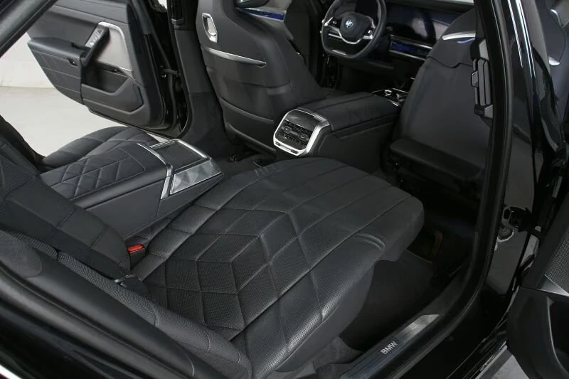 BMW i7 xDrive60/360/HUD/PANO/EXECUTIVE/ | Mobile.bg � ����������� 16