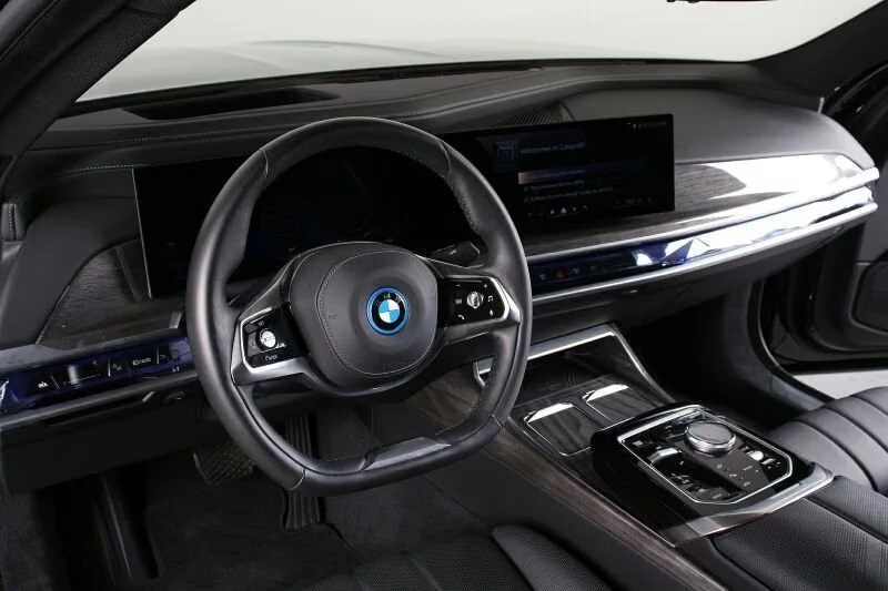 BMW i7 xDrive60/360/HUD/PANO/EXECUTIVE/ | Mobile.bg � ����������� 7