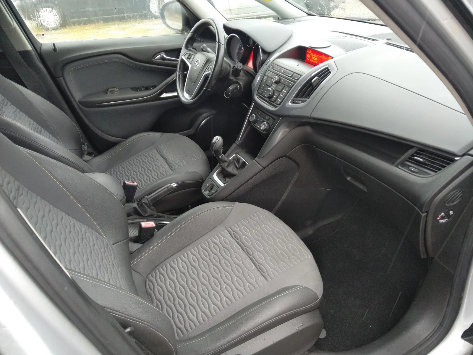 Opel Zafira Турър - изображение 8