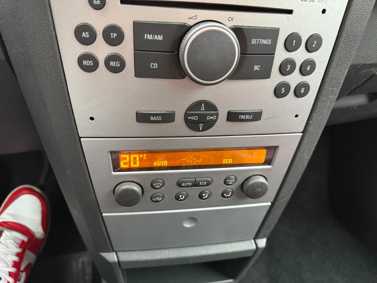 Opel Meriva SPORT 1.8i* Кожа* Подгрев* Климатроник*  - изображение 9