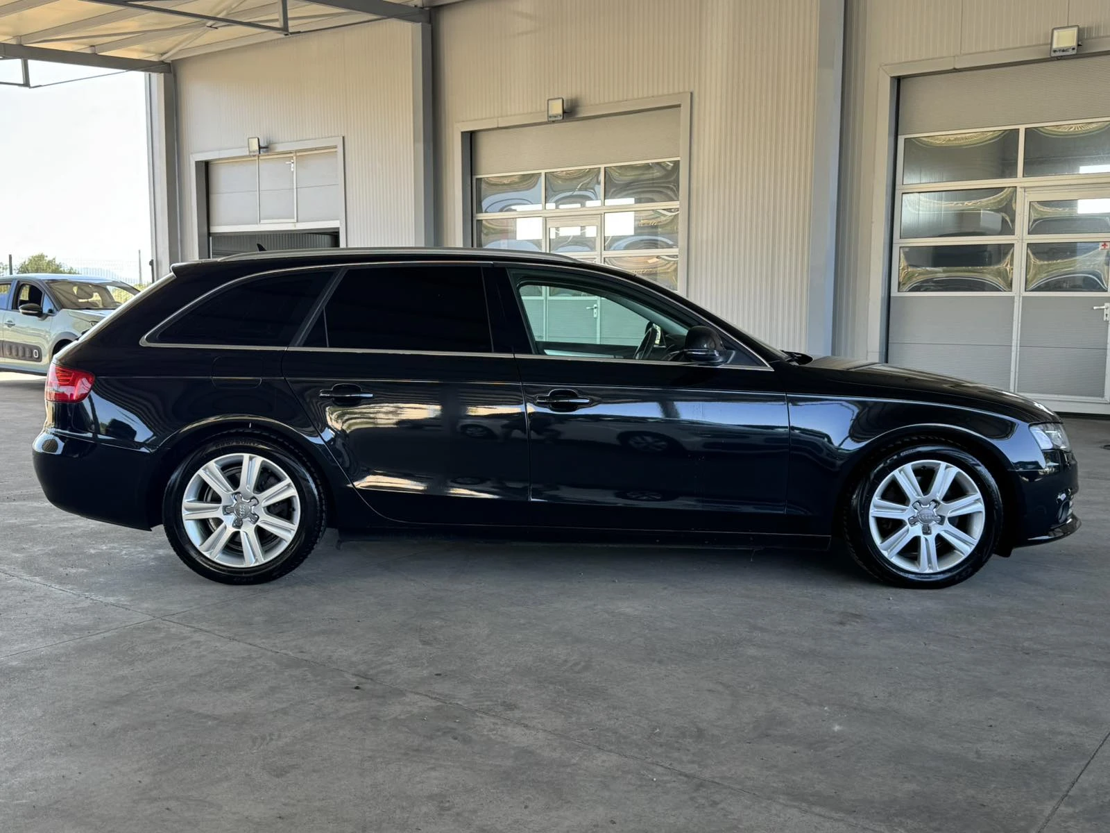 Audi A4 2.0TDI* 143ps* AВТОМАТ* НАВИ* ПАРКТРОНИК, снимка 6 - Автомобили и джипове - 55471787