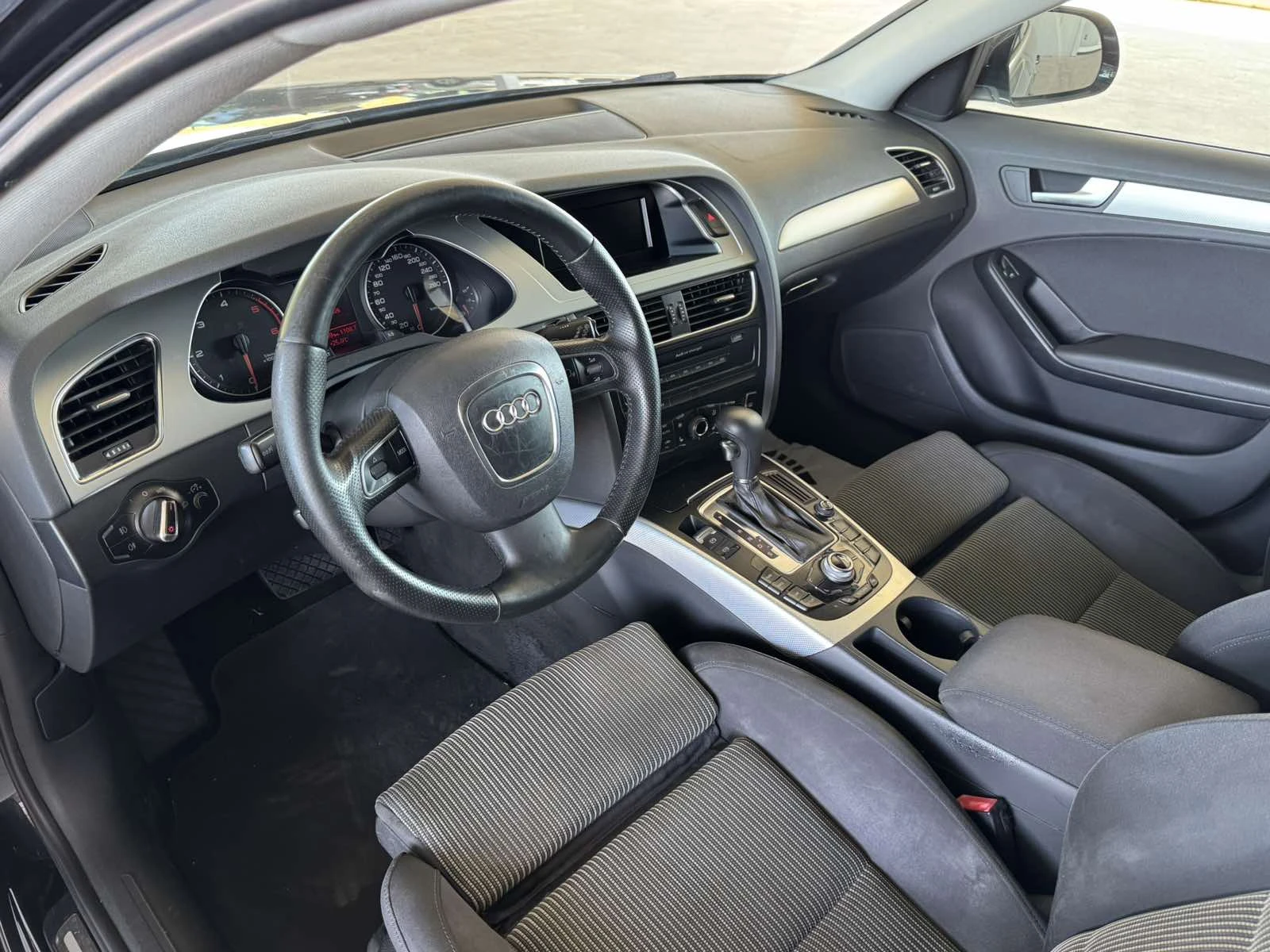 Audi A4 2.0TDI* 143ps* AВТОМАТ* НАВИ* ПАРКТРОНИК, снимка 9 - Автомобили и джипове - 55471787