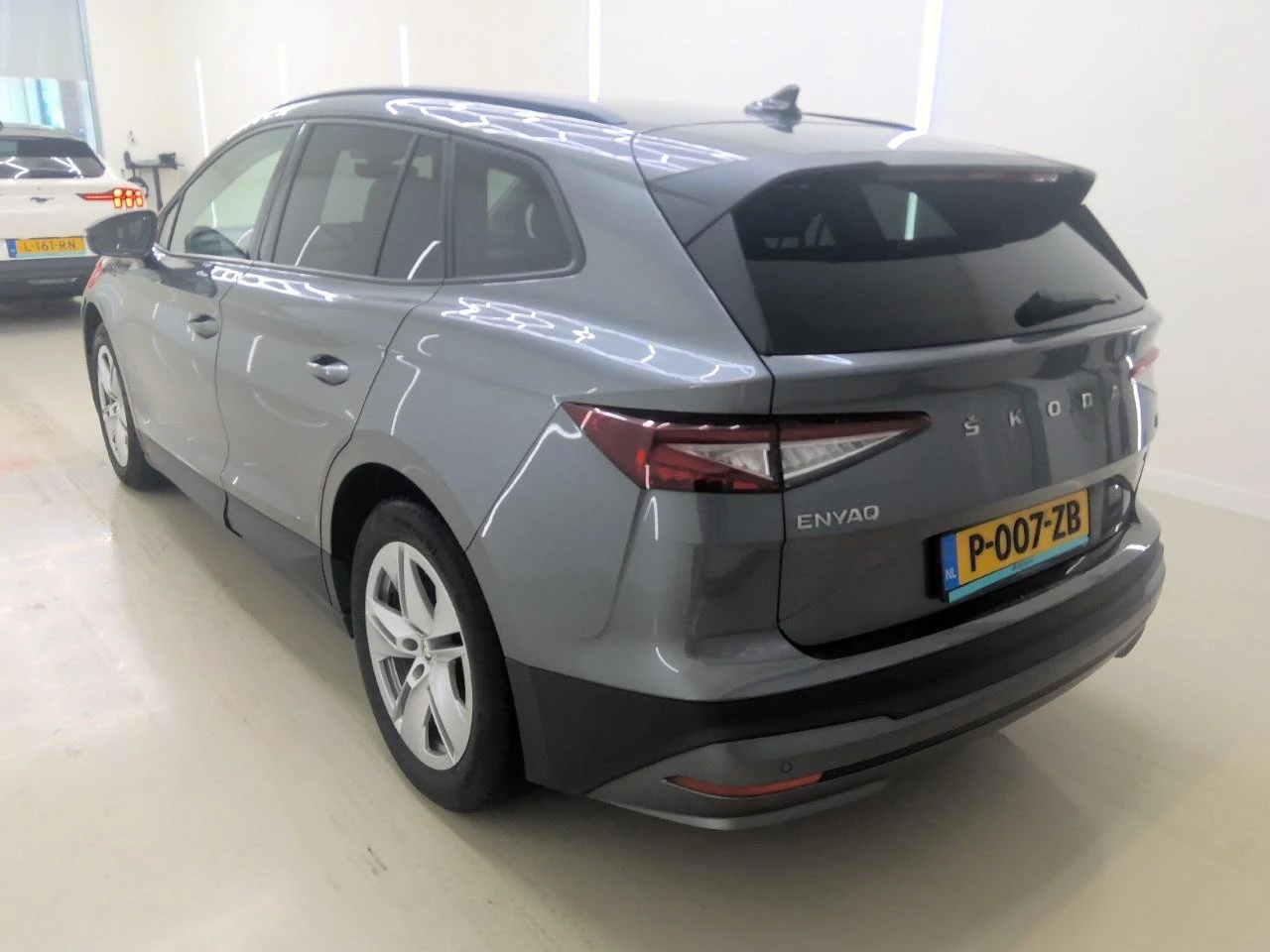 Skoda Enyaq 60, снимка 4 - Автомобили и джипове - 55613165