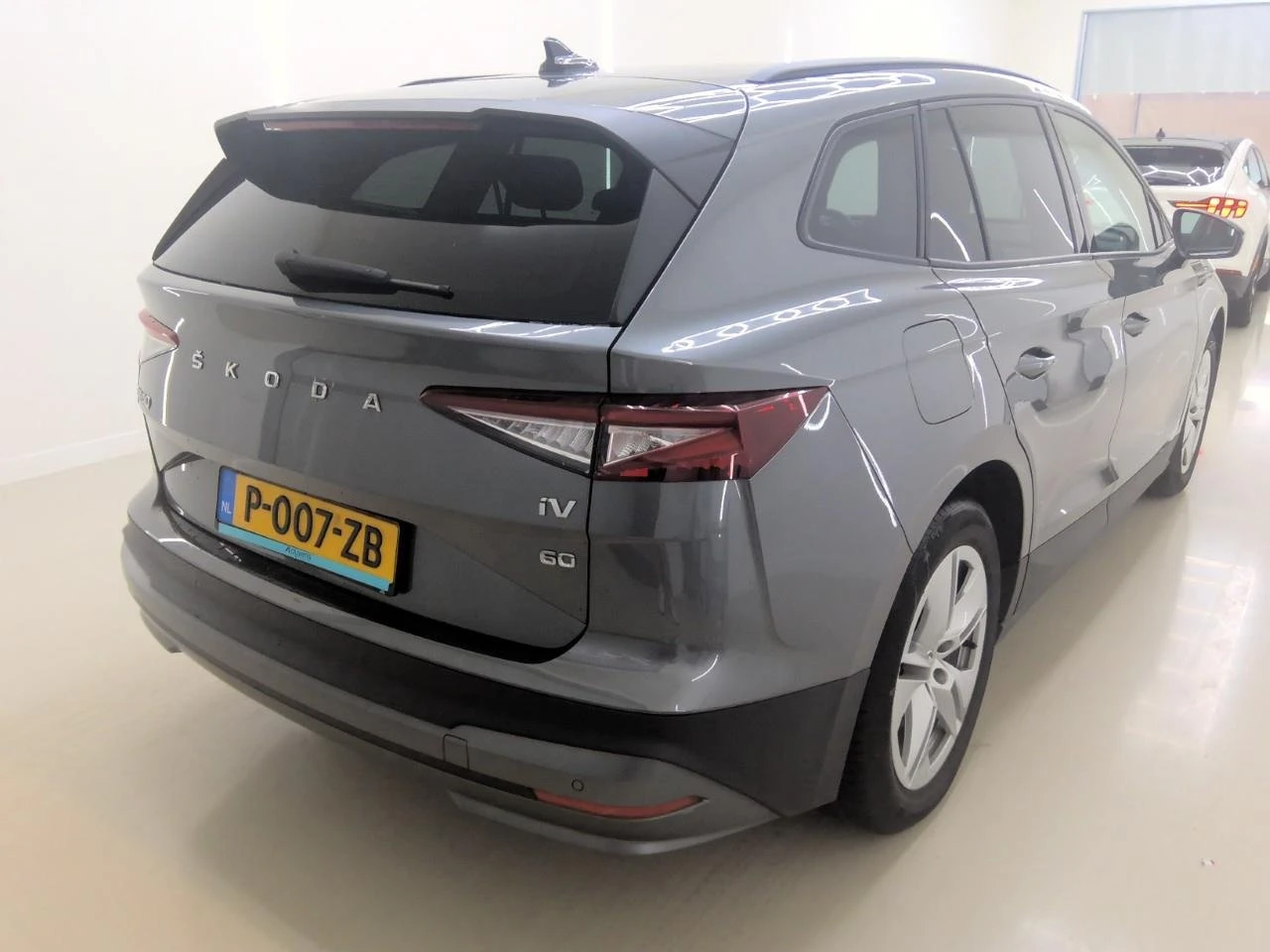 Skoda Enyaq 60, снимка 3 - Автомобили и джипове - 55613165