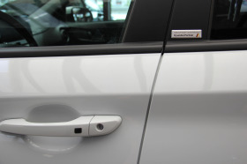 Hyundai Kona Lane Assist/Premium Sound/Камера/64Kwh, снимка 7 - Автомобили и джипове - 45170586