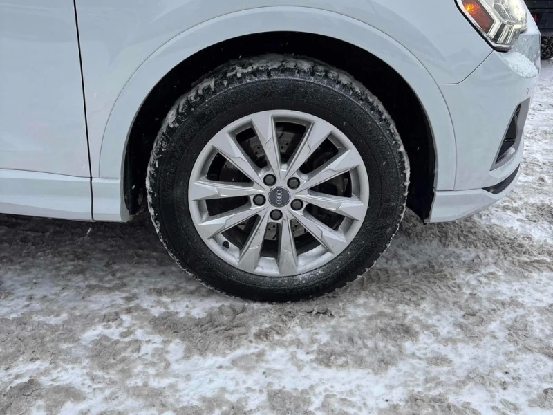 Audi Q3 * Komfort * CARFAX * БЕЗ ПЪРВОНАЧАЛНА ВНОСКА, снимка 7 - Автомобили и джипове - 53022966