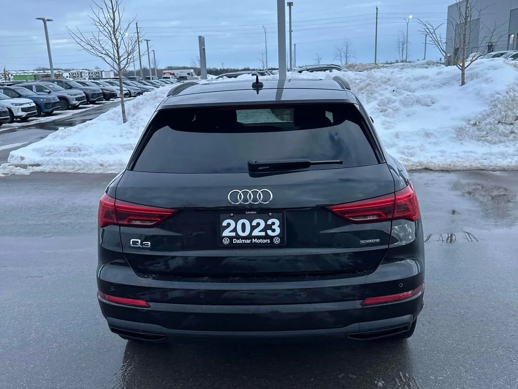 Audi Q3 * Komfort * CARFAX * БЕЗ ПЪРВОНАЧАЛНА ВНОСКА - изображение 4