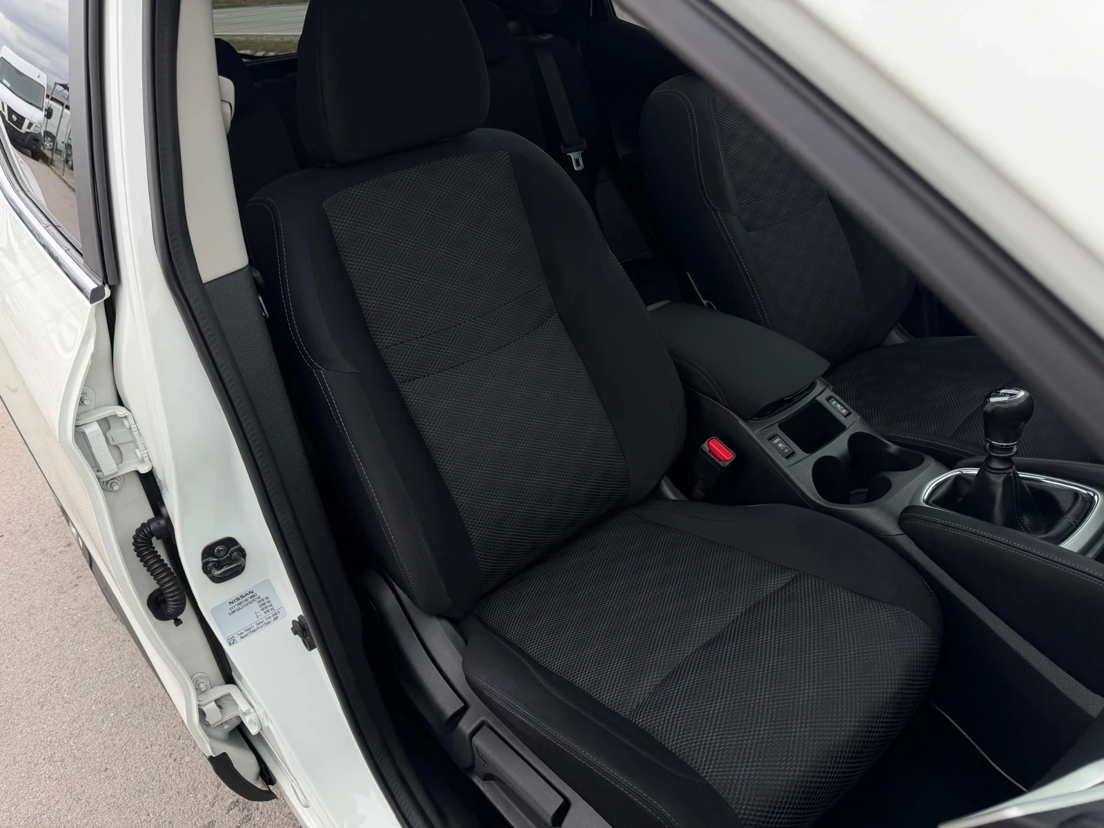 Nissan Qashqai 1.5 DCI, снимка 9 - Автомобили и джипове - 54055972